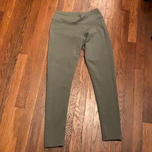 Aerie chill play move leggings size medium